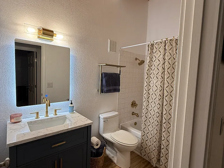 5402 W Dimond Blvd #4 — Photo 12