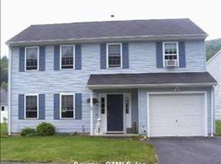 7 Woodcock Ln, New Hartford, CT 06057