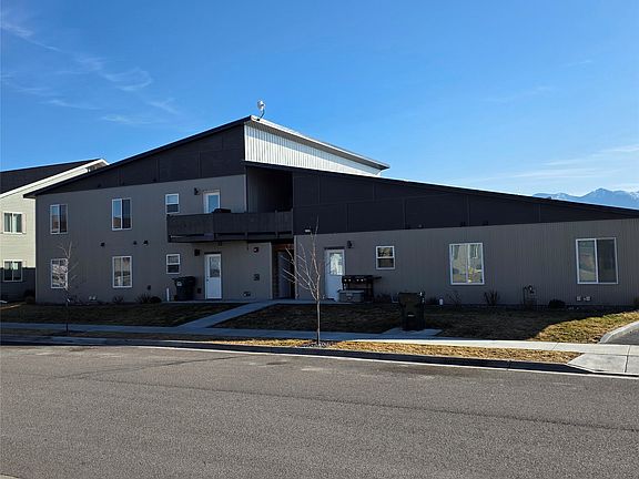 3rd image of 10 Diane Rd