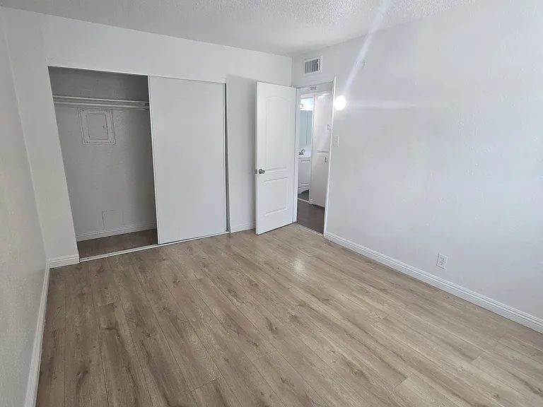 Mulberry Park Apartments — Photo 16