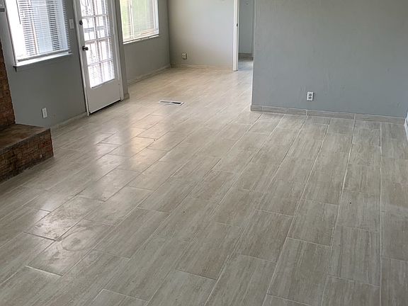 3rd image of 6204 Belcher Ave NE
