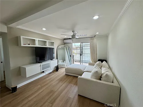460 Golden Ave Photo 1