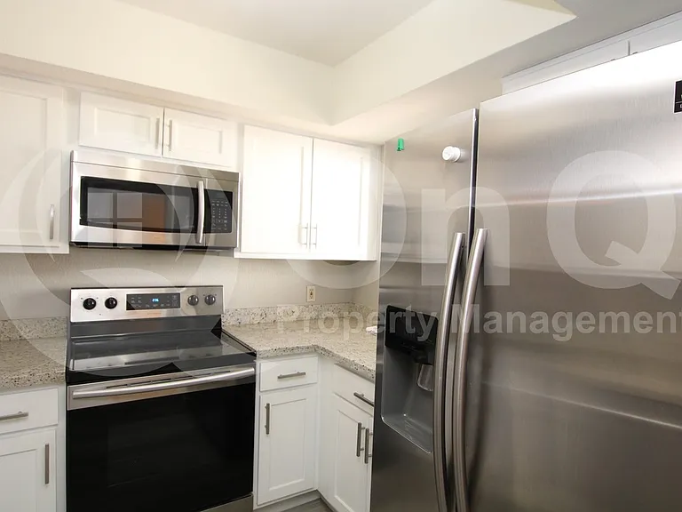 2807 E Paradise Ln #101 — Photo 3