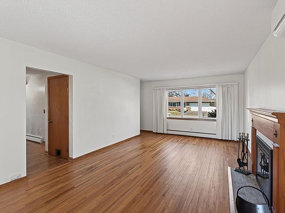 4th image of 1365 Pinewood Dr