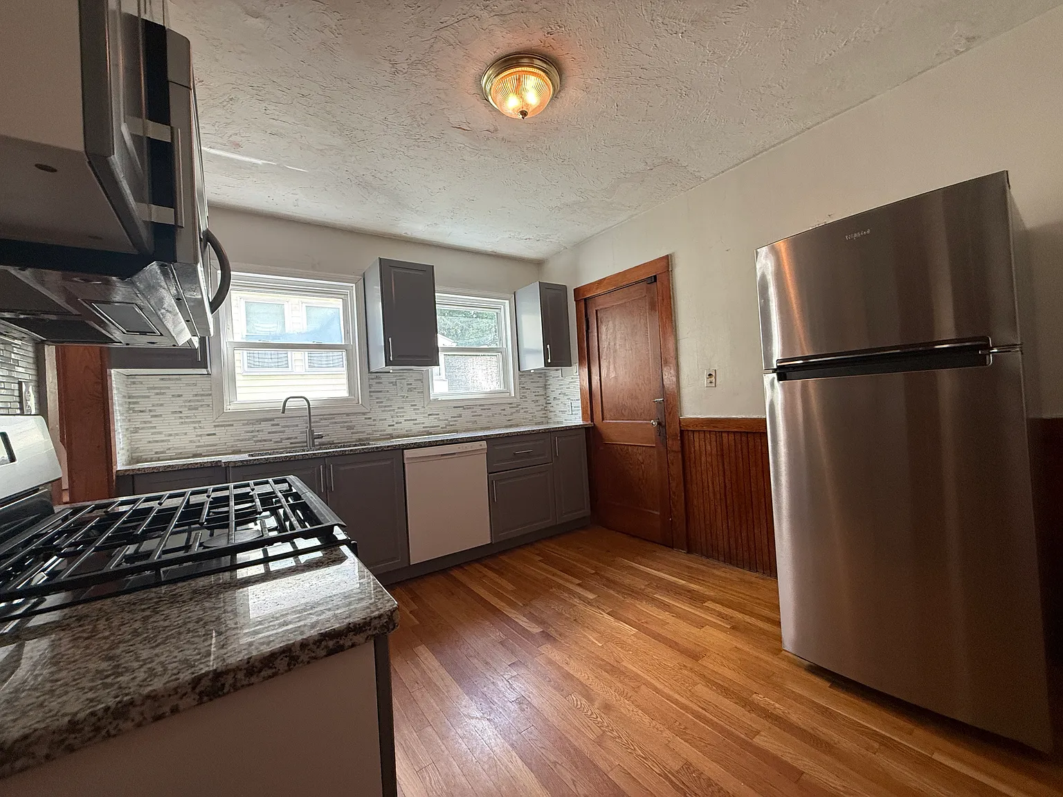 2 bed, 1100 sqft, $2,600 — Photo 2