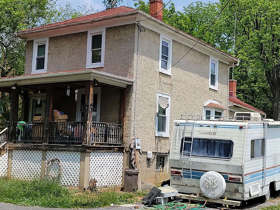2nd image of 1107 Donaghe St