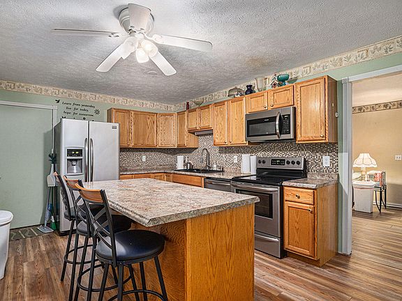 3rd image of 16164 Merson Ct
