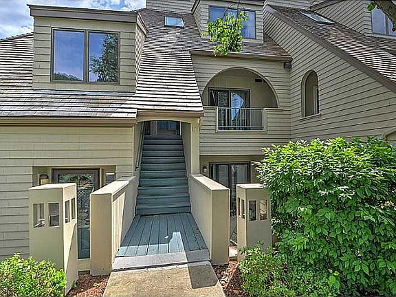 2nd image of 13 Weetamoe Farm Dr #13