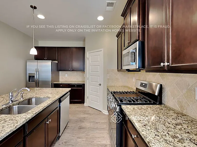 2904 Warwick Ct — Photo 7