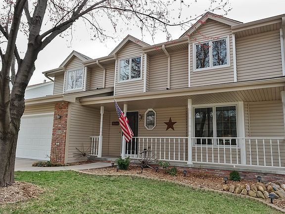 2nd image of 806 Lexington Ln