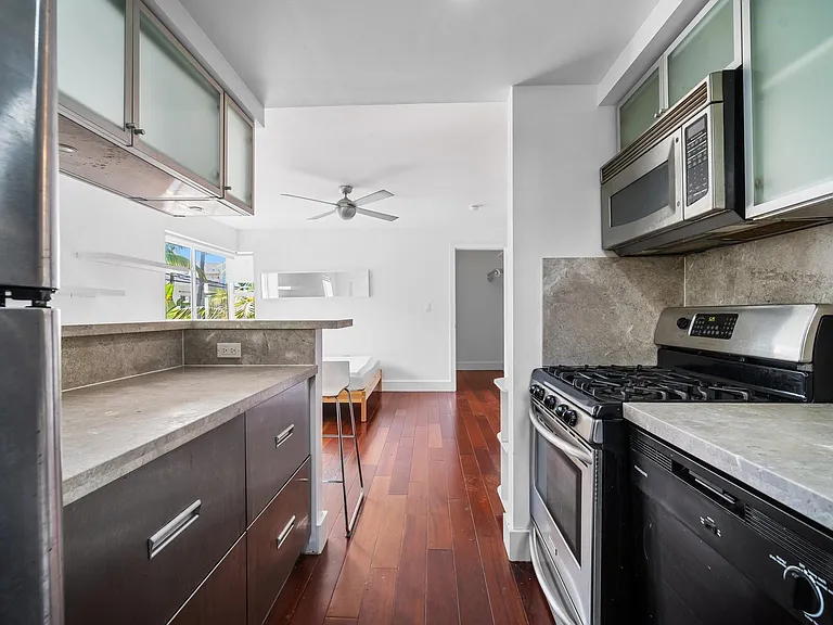 741 6th St #204 — Photo 9