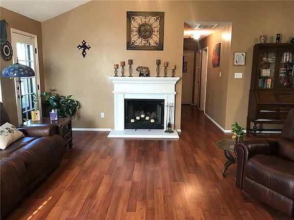 3rd image of 10521 Shadywood Dr