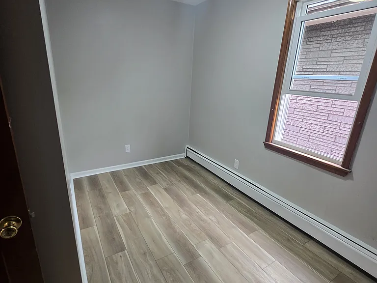 1953 Falls St #3 — Photo 11