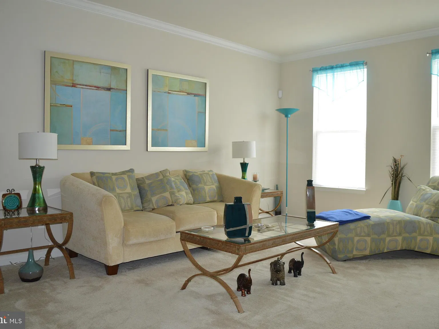 3 bed, 4.0 bath, 2120 sqft, $2,800 — Photo 3
