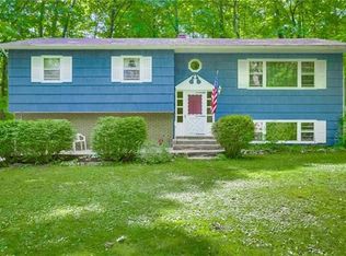 2 Reeder Pl, Suffern, NY 10901