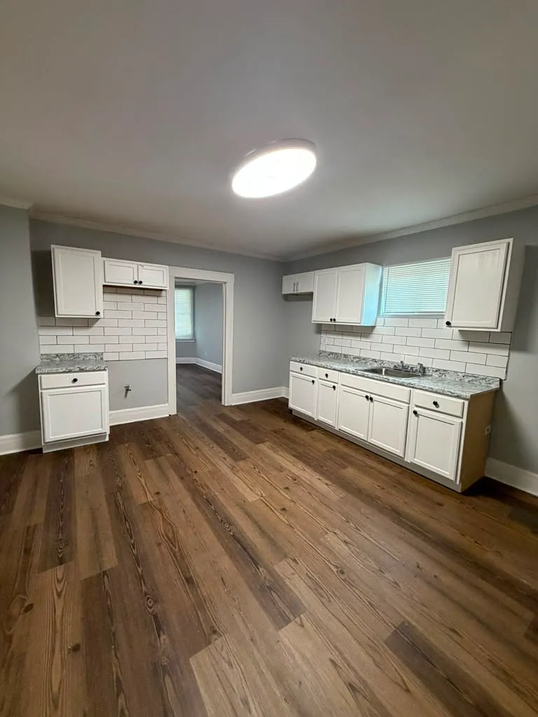 3 bed, $1,100 — Photo 3