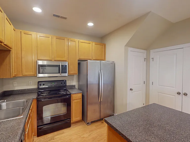 378 Summergate Dr — Photo 4