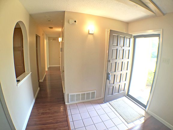 4th image of 1403 Cotillion Dr