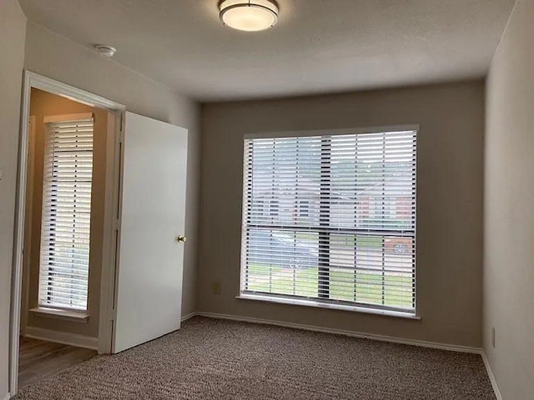 2303 Markland St — Photo 24