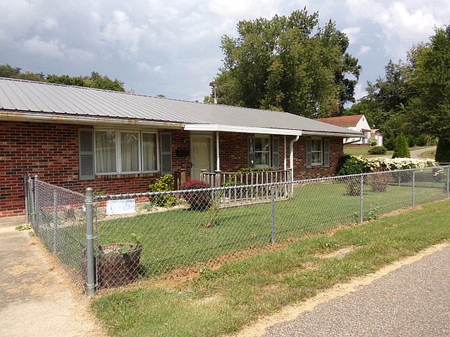 1st image of 301 Conroy St
