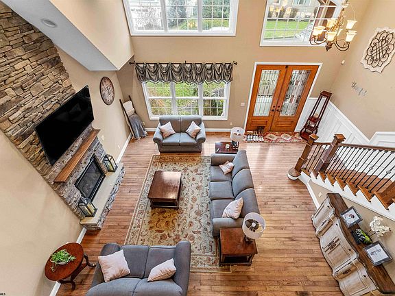 3rd image of 403 N Harwich Cir