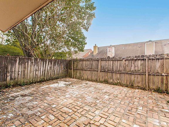 3rd image of 15766 Riverdale Ave E