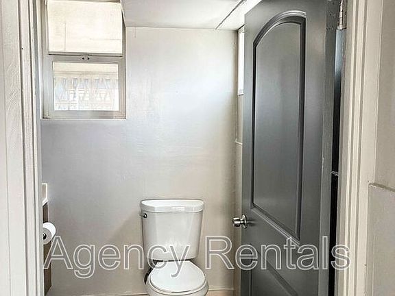 4th image of 938 Owen St