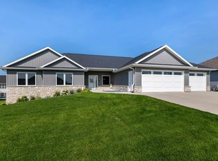 419 Solomia Ct, Peosta, IA 52068
