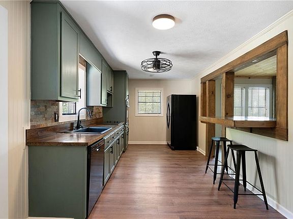 4th image of 633 Berwin Rd NE