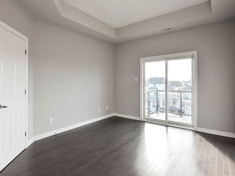 320 Lake Ave E — Photo 13