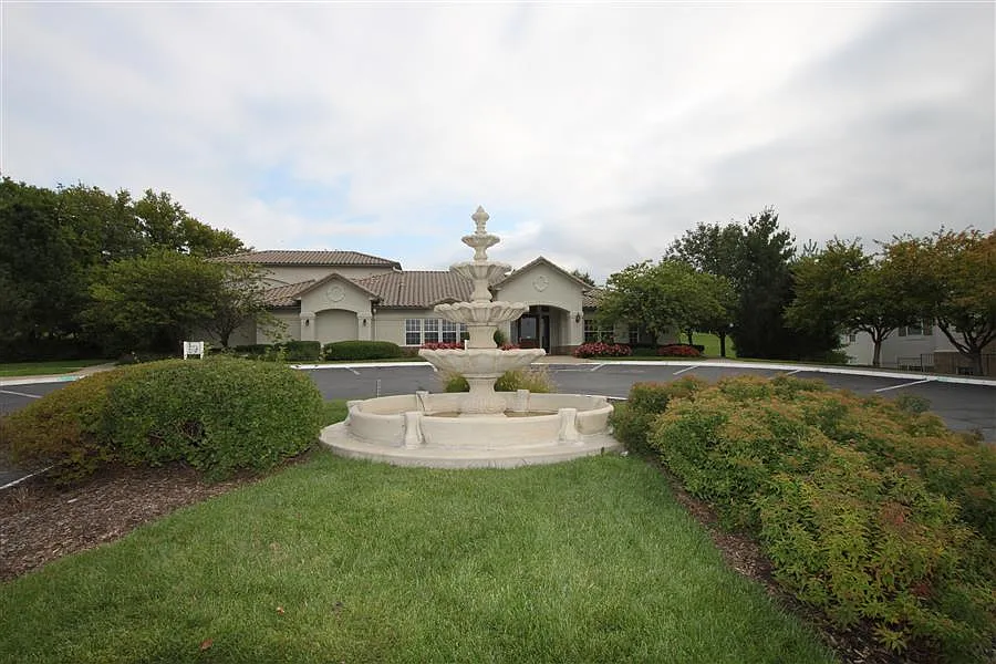 The Lakes at Lionsgate Apartments — Photo 2