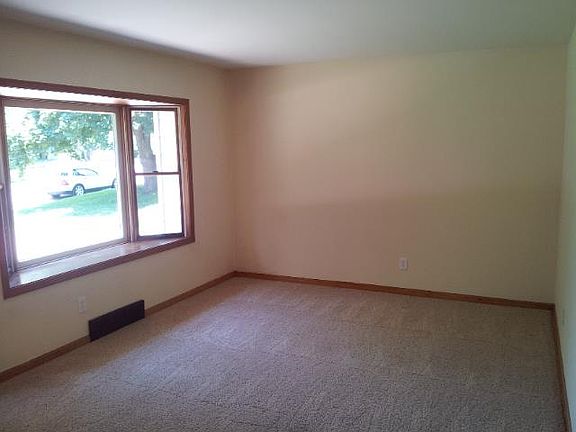 3rd image of 5825 W 81st St
