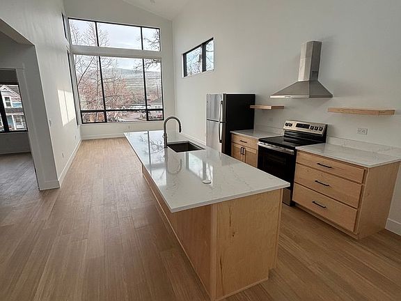 3rd image of 521 Toole Ave #202