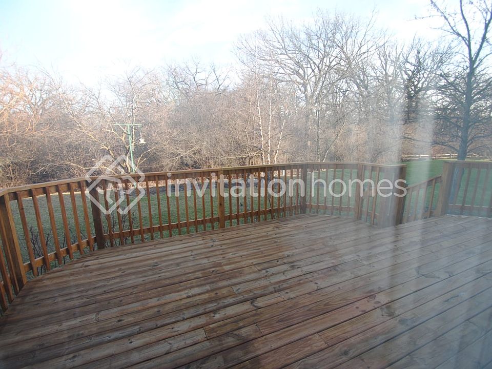 2nd image of 218 W Prairie Ln