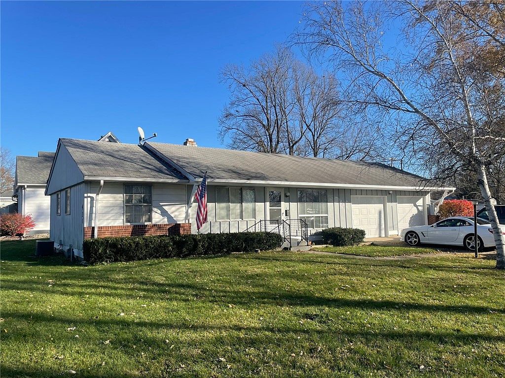 431 W Lincoln St Hoopeston Il 60942 Zillow