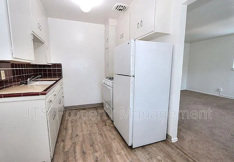 4439 V St #6 — Photo 32
