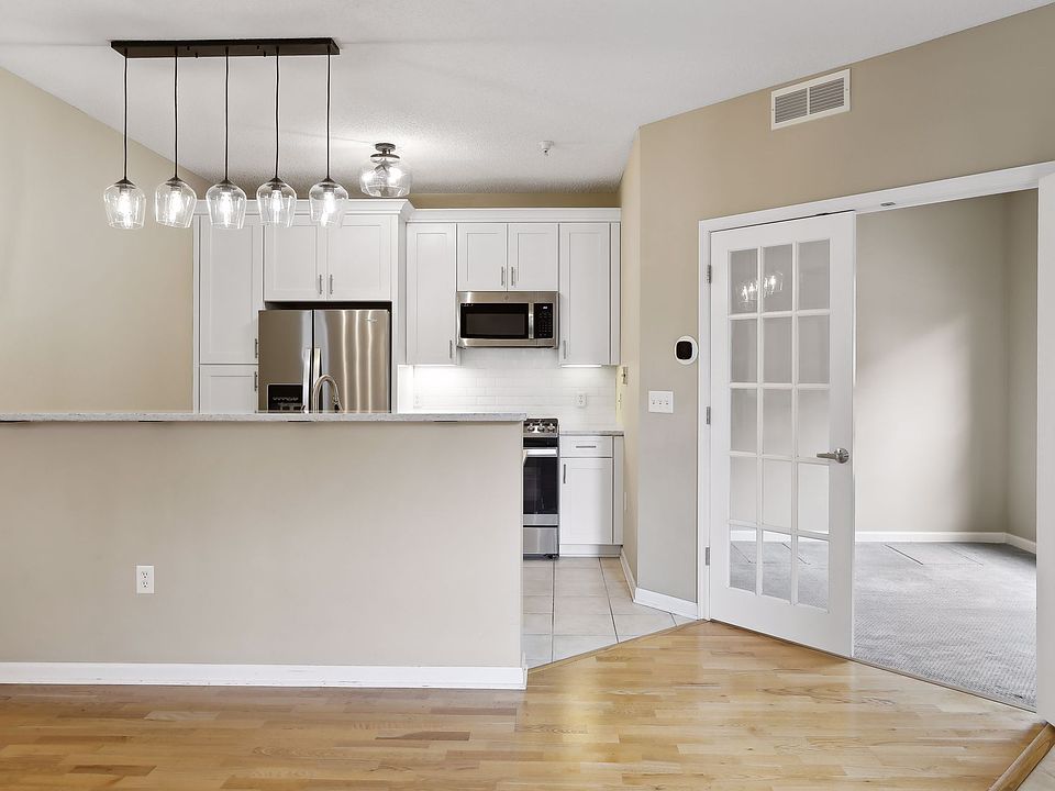 1st image of 2567 Ellis Ave #105