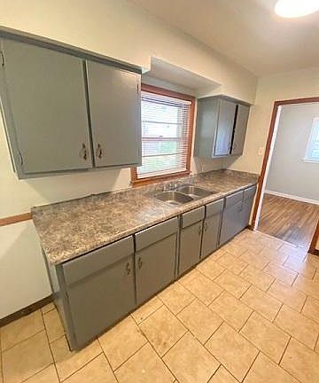 3rd image of 3594 Philsdale Ave