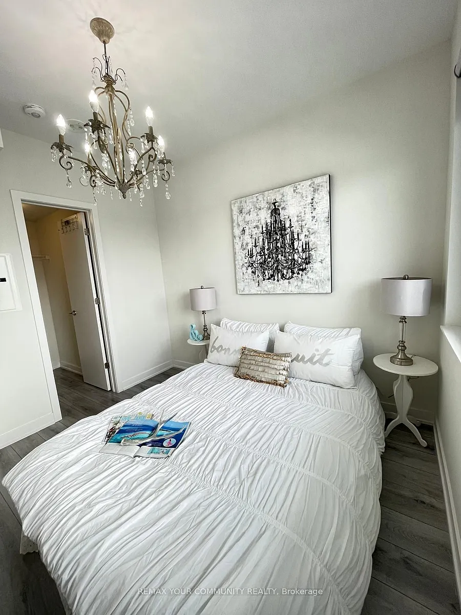 Building Photo - 15 Ellerslie Ave #806
