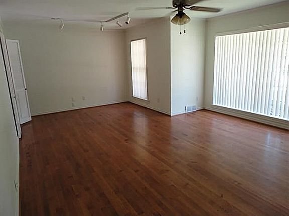 2nd image of 717 Sherwood Dr