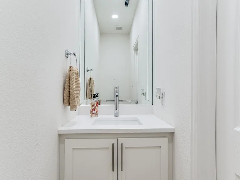 7110 Waterbury Dr — Photo 3