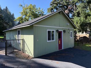 1067 Oak St #2, Silverton, OR 97381