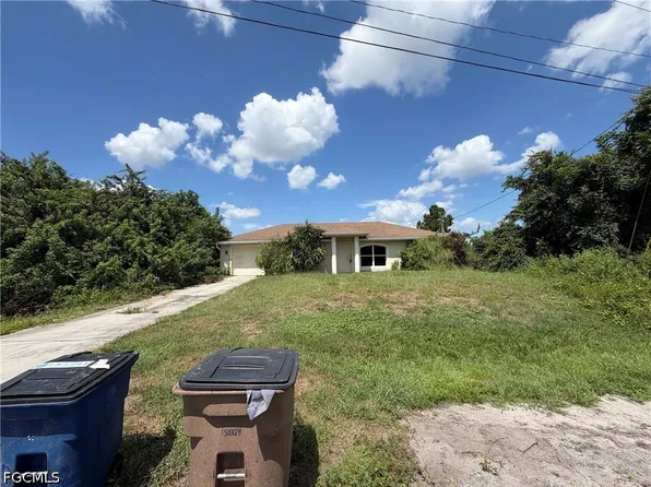 367 Peerless St, Lehigh Acres, FL 33936