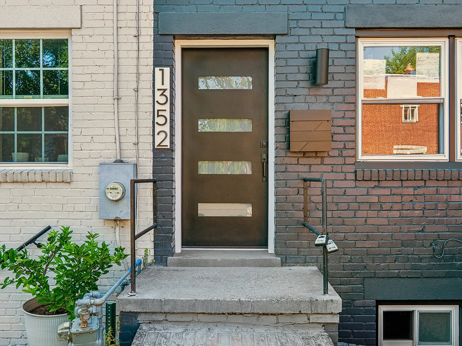 2 bed, 1.5 bath, 1070 sqft, $3,200 — Photo 2