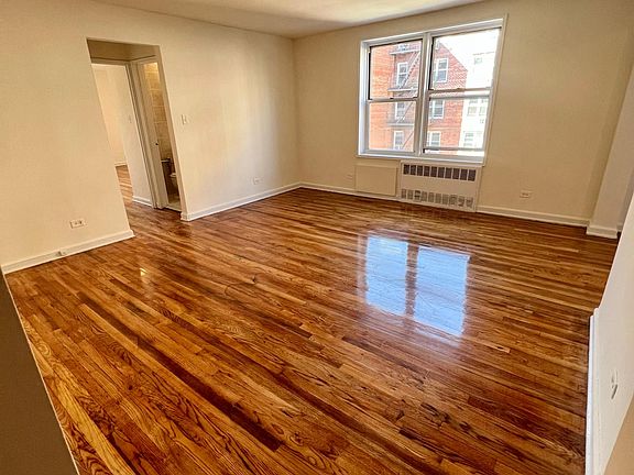 3rd image of 14219 Barclay Ave APT 4G