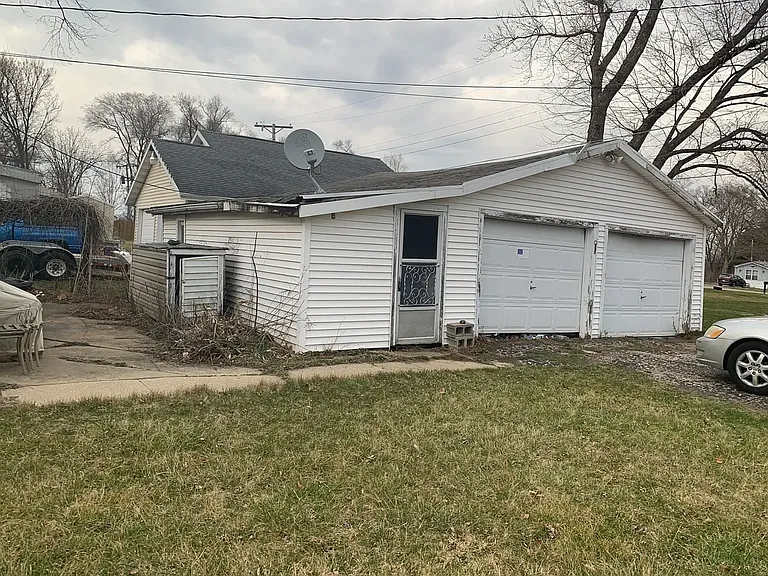 614 Mead Dr — Photo 2