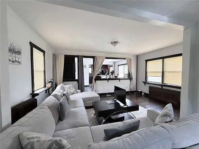 3 bed, 2.0 bath, 1264 sqft, $4,500 — Photo 3