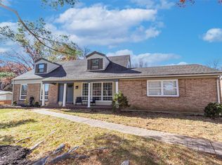 351 Meadowbrook Dr, Ballwin, MO