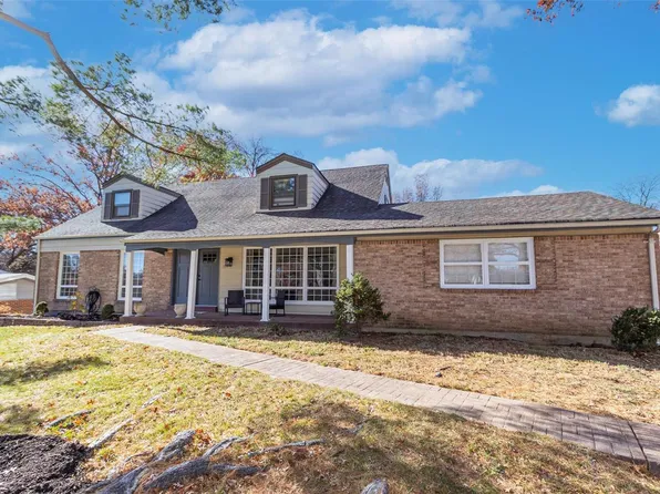 351 Meadowbrook Dr, Ballwin, MO 63011