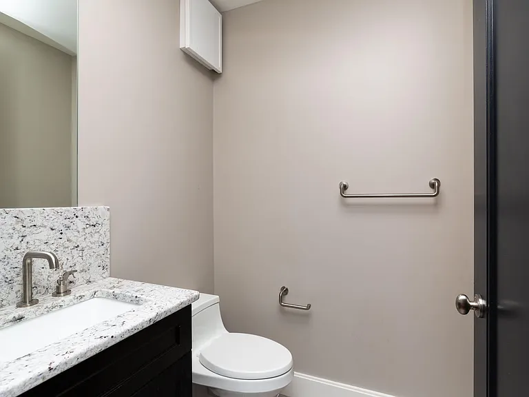 122 N Harrington St #825 — Photo 12